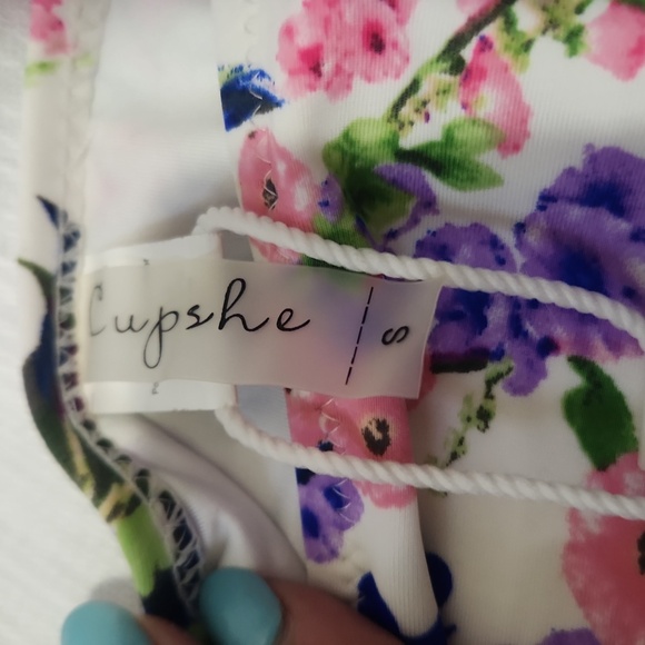 NWT Cupshe Bikini Bottom, Size Small, White Background with Floral Design - Picture 5 of 6